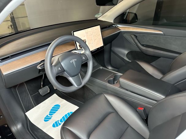 Tesla Model Y Long Range AWD 366 kW image number 13