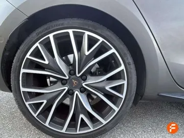 Car image 28