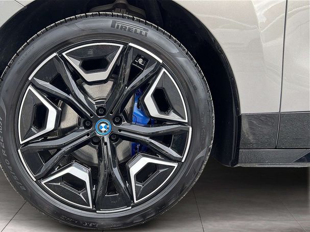 BMW iX xDrive40 240 kW image number 6