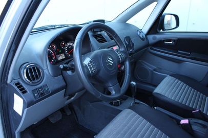 Car image 10