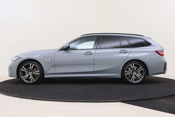 BMW 330 e Touring xDrive 215 kW image number 14