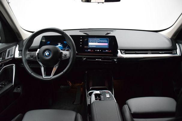 BMW iX1 xDrive30 xLine 225 kW image number 4