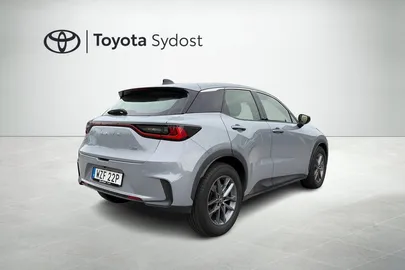 Car image 3