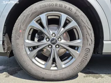 Car image 28