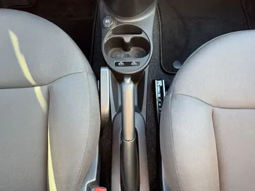 Car image 28