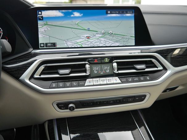 BMW X7 M50i xDrive 390 kW image number 21