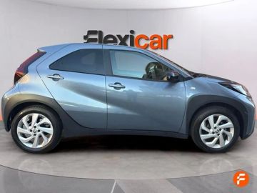 Car image 4