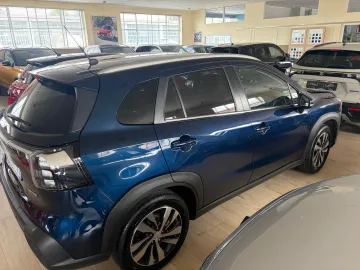 Car image 4