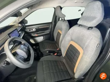 Car image 32
