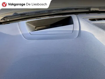 Car image 36