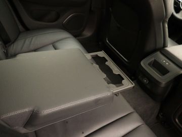 Car image 37