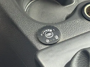 Car image 31