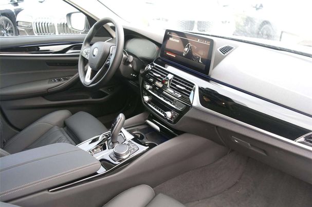 BMW 518d Touring 110 kW image number 3