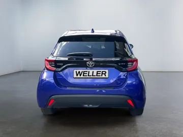 Car image 4