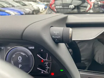 Car image 27