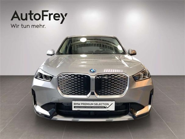 BMW iX1 xDrive30 200 kW image number 2