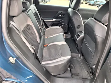 Car image 27
