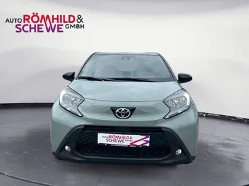 Car image 4