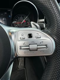 Car image 32