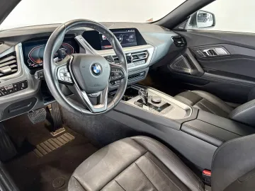 Car image 19