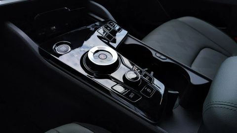 Car image 13