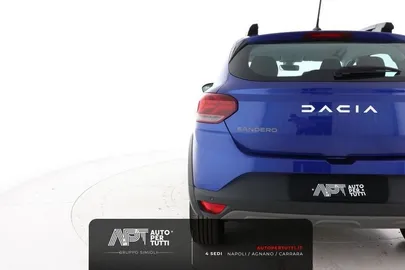 Car image 15