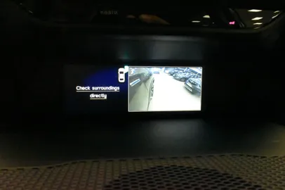 Car image 30