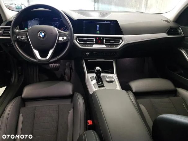 BMW 318i Touring Advantage 115 kW image number 23