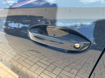Car image 35