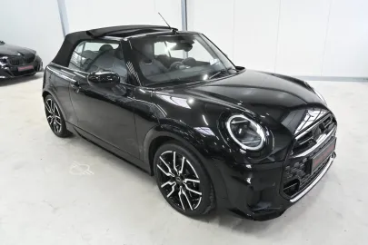 Car image 30