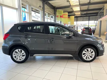 Car image 4