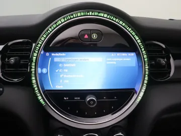 Car image 34