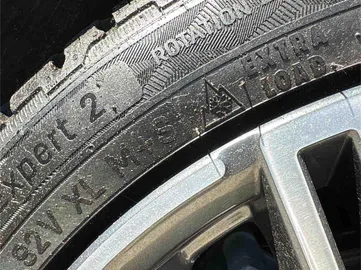 Car image 30