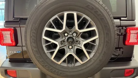 Car image 26