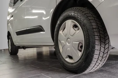 Car image 24