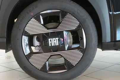 Car image 24