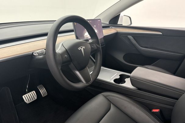 Tesla Model Y Performance AWD 393 kW image number 12