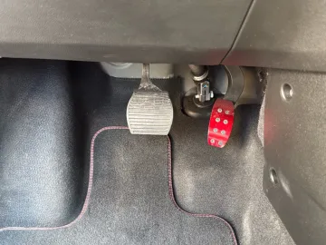 Car image 28