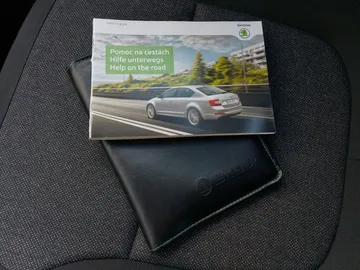Car image 27