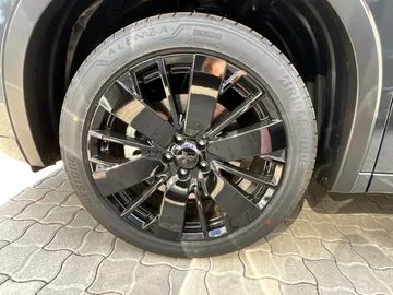 Car image 24