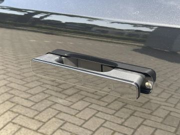 Car image 42