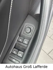 Car image 32