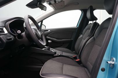 Car image 11