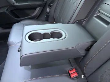Car image 40