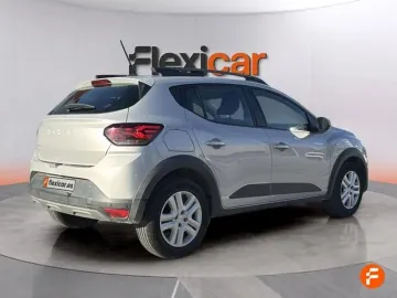 Car image 4
