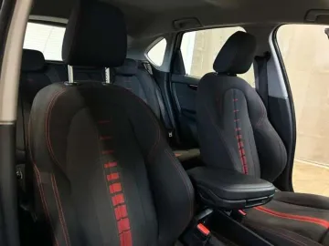 Car image 32