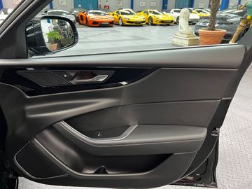 Car image 30