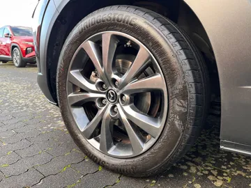 Car image 24