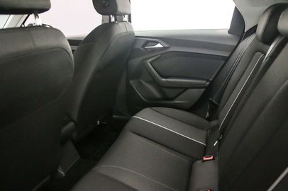 Car image 38