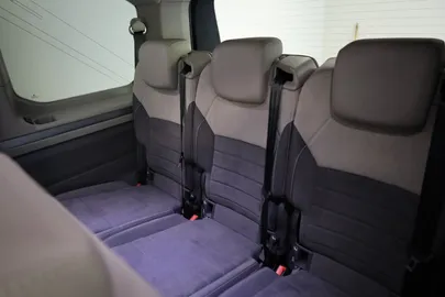 Car image 40